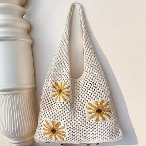 🦚Just Listed! Woven Sunflower Shoulder Bag